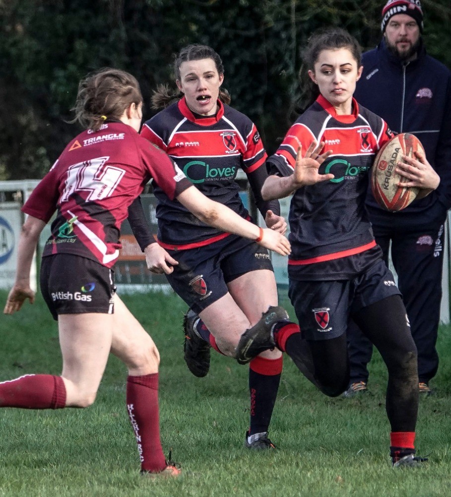 Chloe hand off (Photo by David Kay)